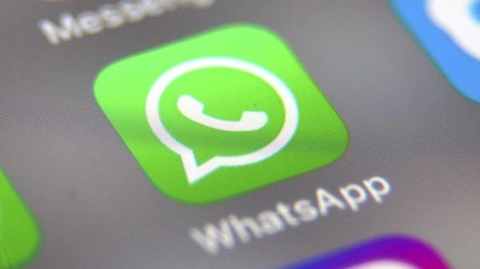 手机上的 WhatsApp 应用程序画面